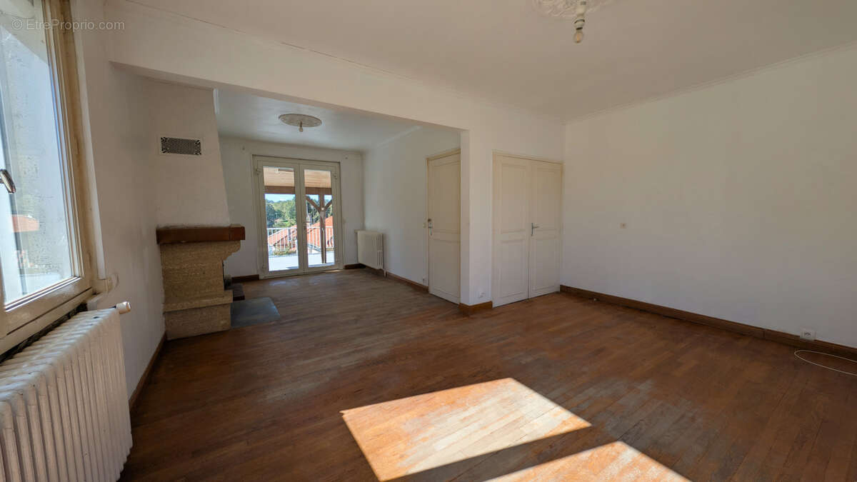 Exclusivité - Grand local avec logement F5   Nombreuses possibilités - photo 4