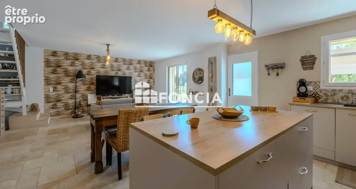 Exclusivité FONCIA, Mas de 138 m2 sur terrain de 700 m2 avec VUE sur les champs de lavande et GARAGE privatif - photo 6