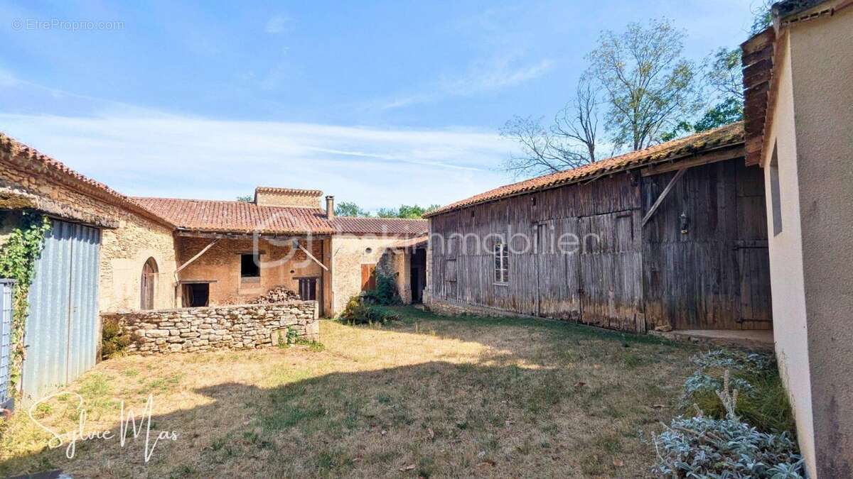 Propriété de caractère sur 6 hectares avec dépendances - photo 5