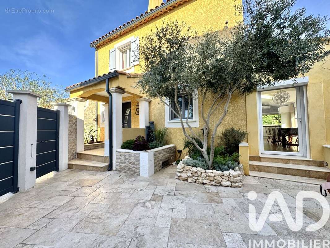 Photo 2 - Maison à SAINT-GILLES