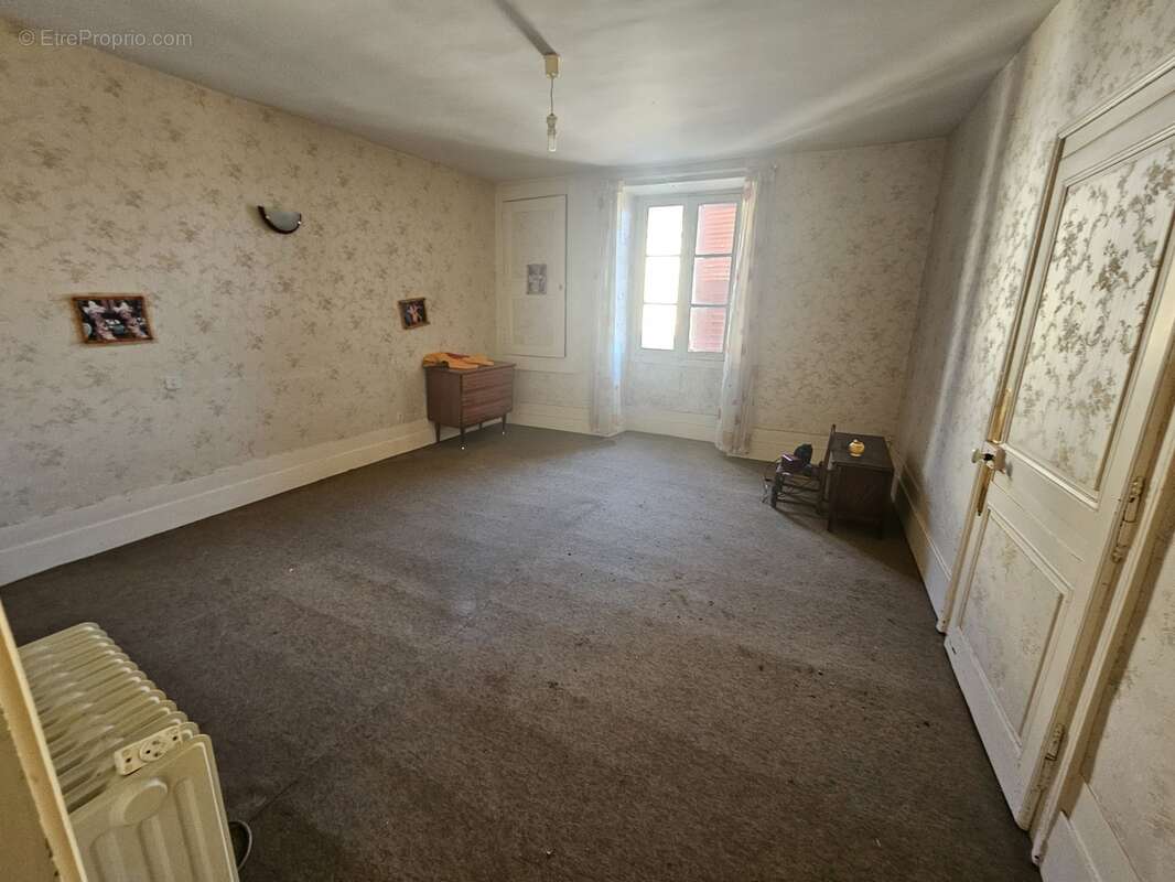 Maison à EYMOUTIERS