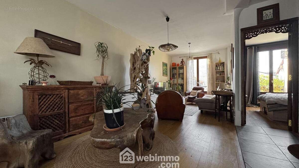 Agréable séjour traversant - Maison à MONTREUIL