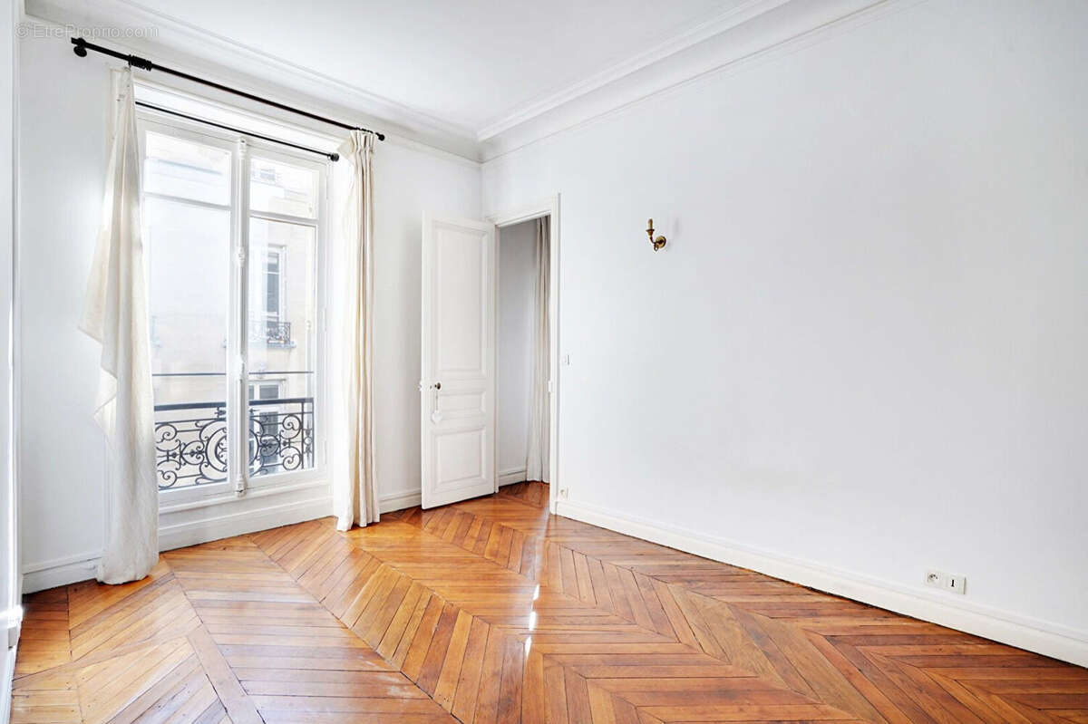Paris 6e arrondissement - Quartier Saint-Sulpice - Appartement 71 m² - photo 8