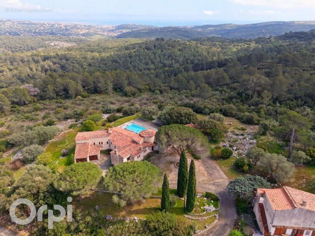 Maison à ROQUEFORT-LES-PINS