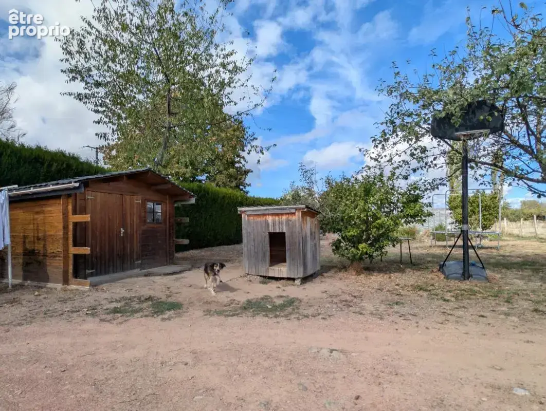 Saint-Léger-sur-Roanne — Maison de plain-pied 99m², 4 chambres et terrain de 2 224 m² - photo 5