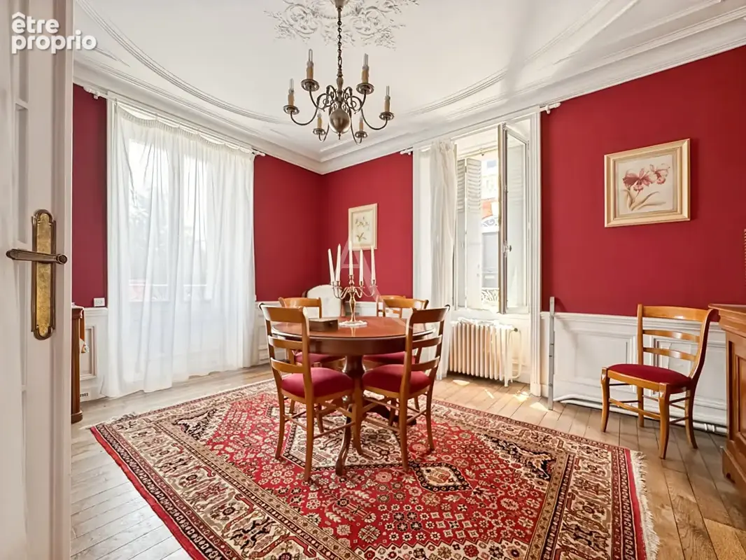 Maison bourgeoise en centre-ville de 214m², 5 chambres avec stationnement - photo 4