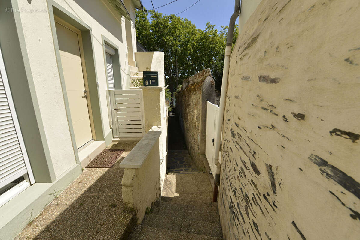Immeuble avec 3 studios loues / secteur chu - photo 4