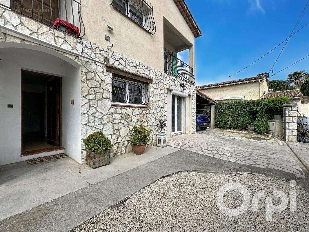 Cagnes Sur Mer, 3 pièces 87 m² (rez-de-jardin) - terrasse - Parking - - photo 11