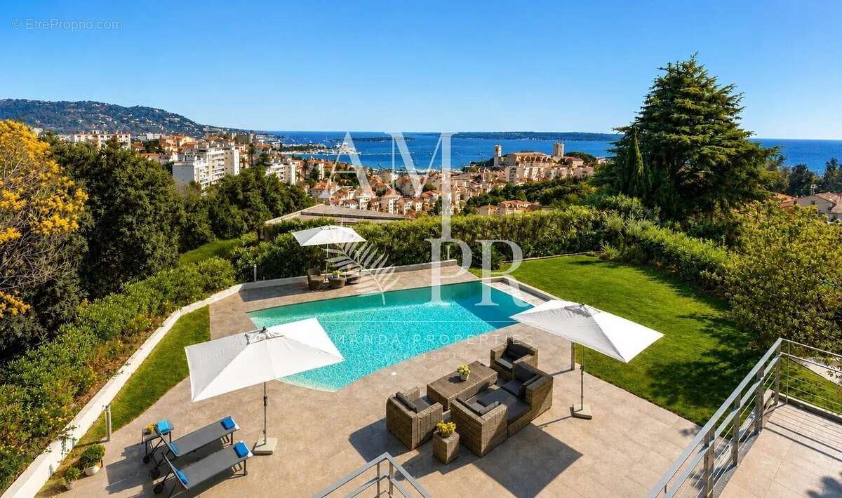 Baisse de prix de 1 062 000€ - exclusivité : villa unique - à deux pas de la croisette - vue mer - photo 3