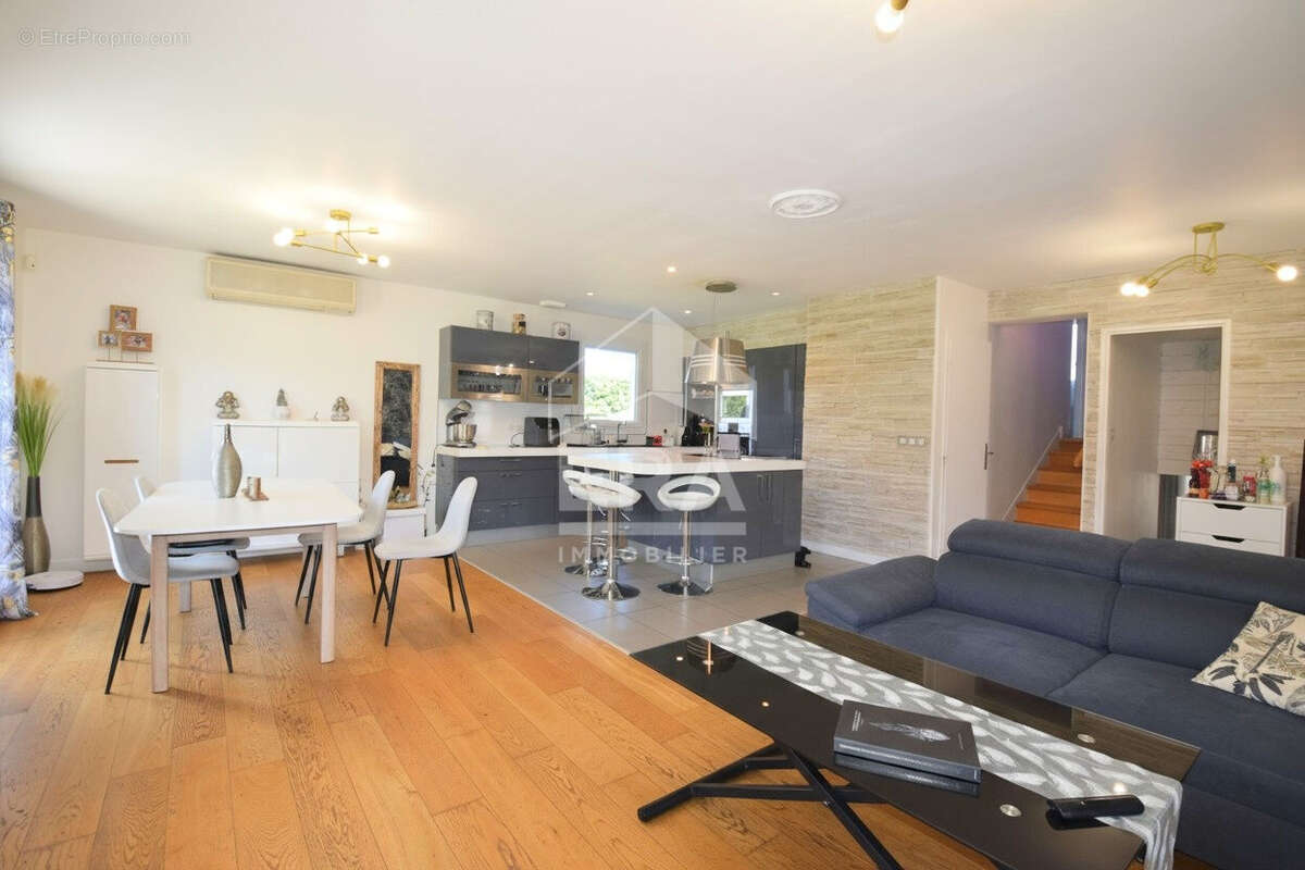 Maison à CHAZAY-D&#039;AZERGUES