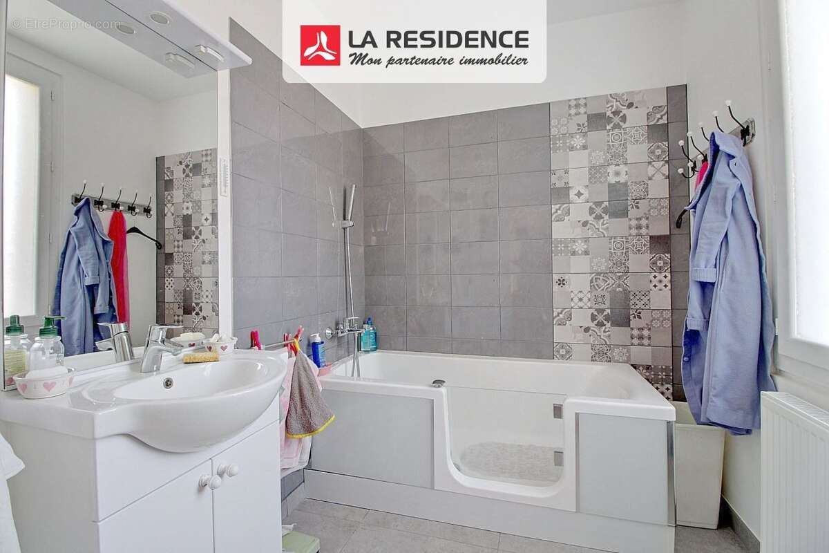 Maison à BONNIERES-SUR-SEINE