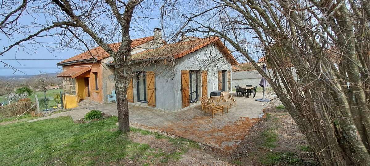 Maison à GLAINE-MONTAIGUT