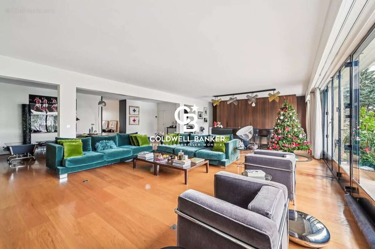 Appartement à PARIS-16E