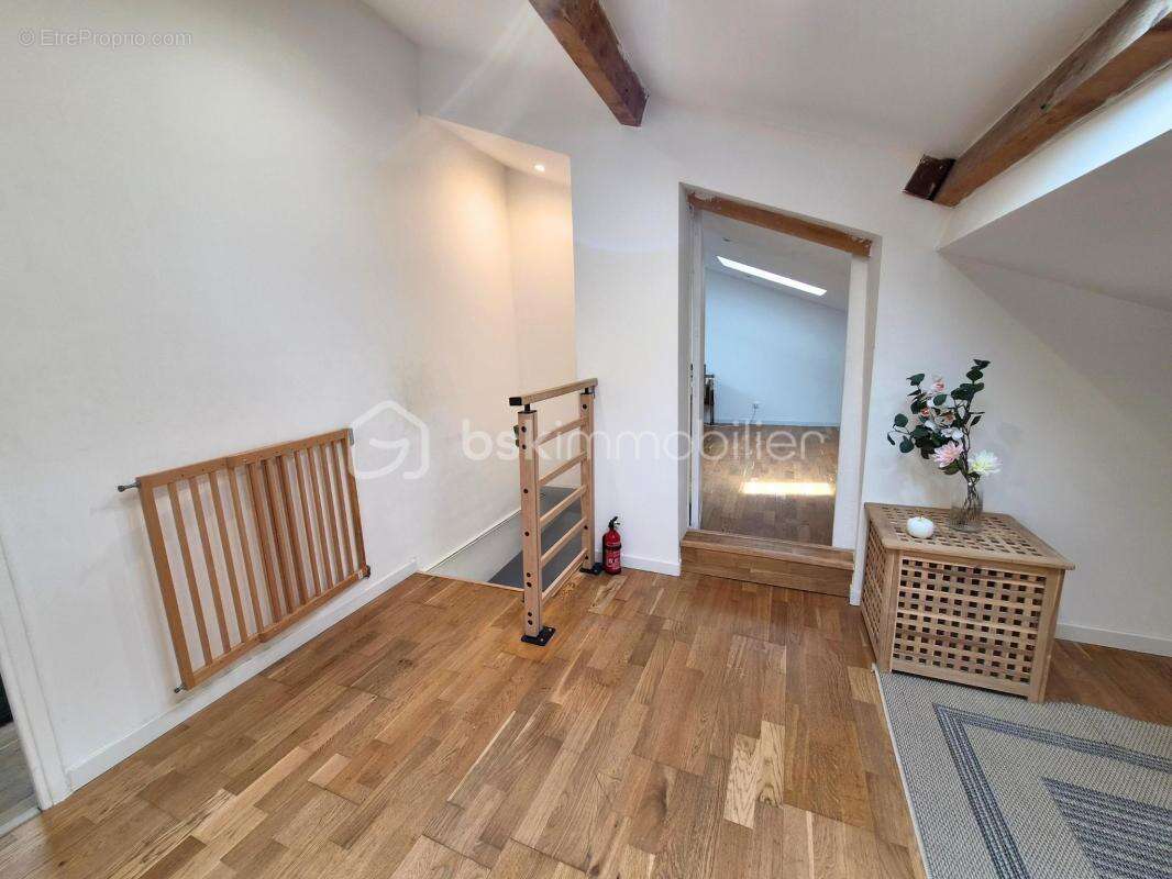 Vence – Centre à pied : maison individuelle 200 m², 4 chambres, domotique & panneaux solaires - photo 11