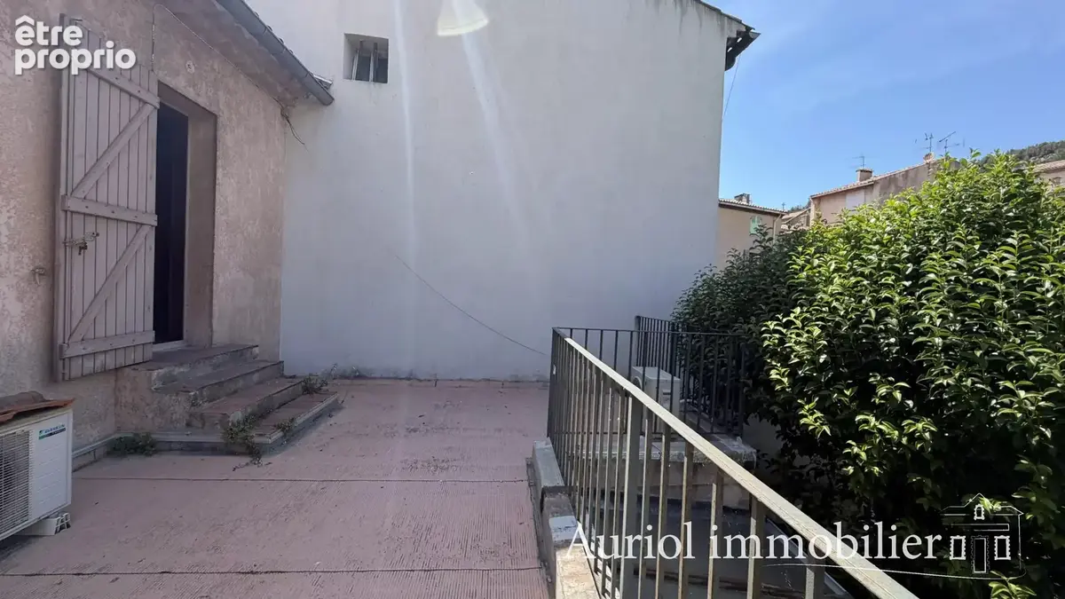 AURIOL Immeuble 200 m2 avec Commerce, Bureau et Appartement - photo 4