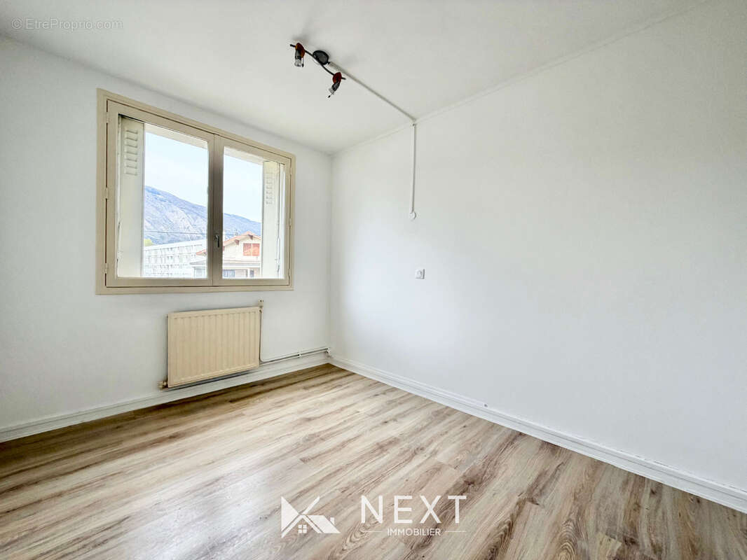 Appartement à SAINT-MARTIN-D'HERES