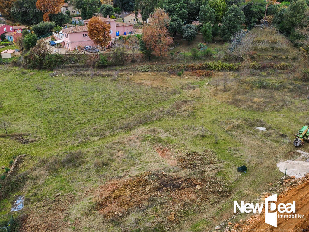 Terrain à MONTAUROUX