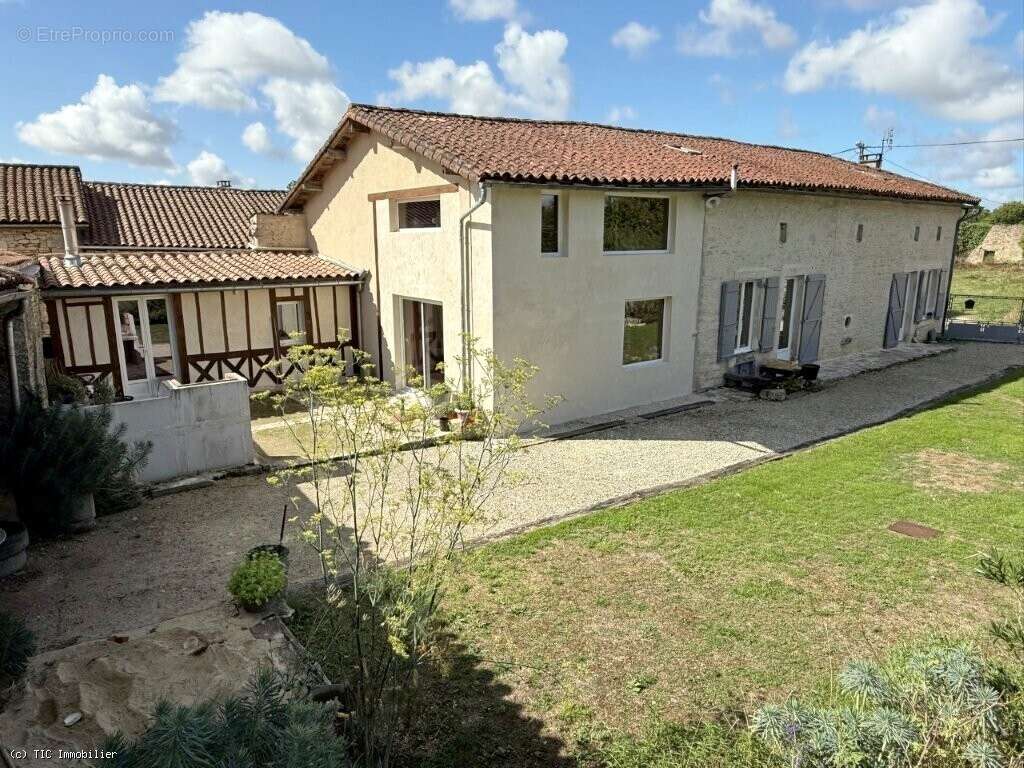 Maison à VERTEUIL-SUR-CHARENTE