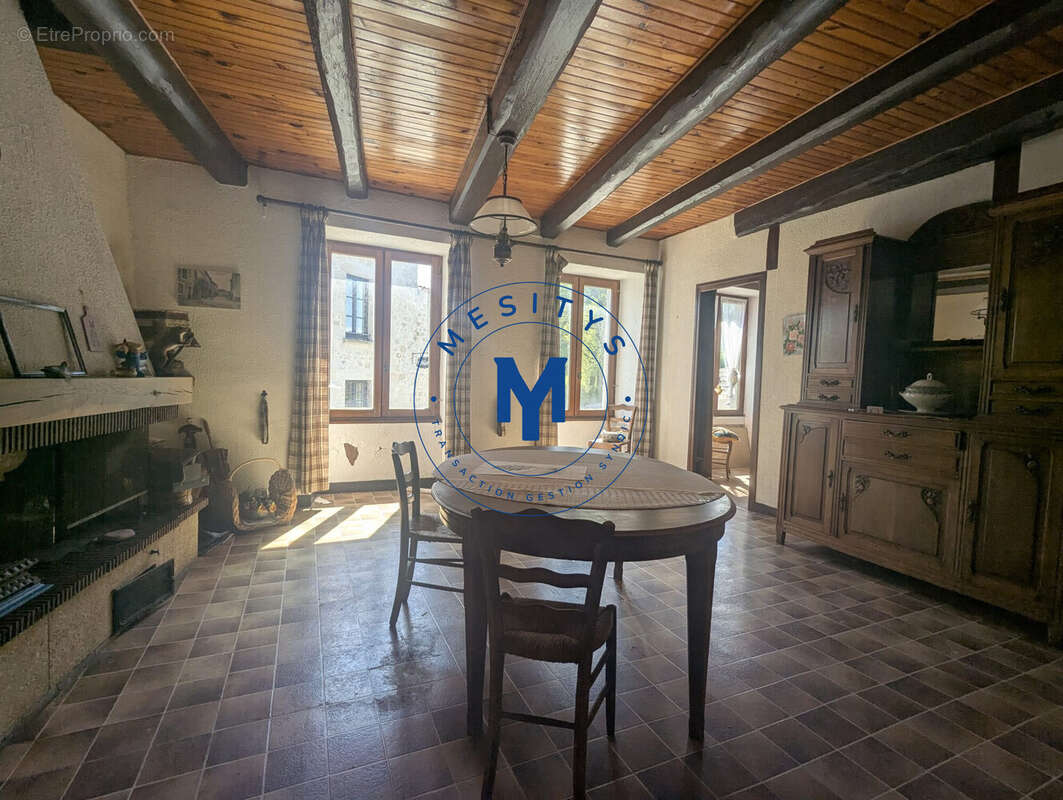 Maison à SAINT-ROMAIN-LACHALM