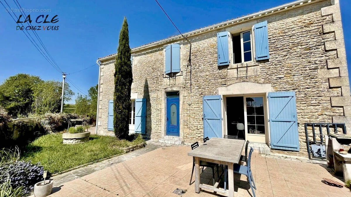 Maison à COULON