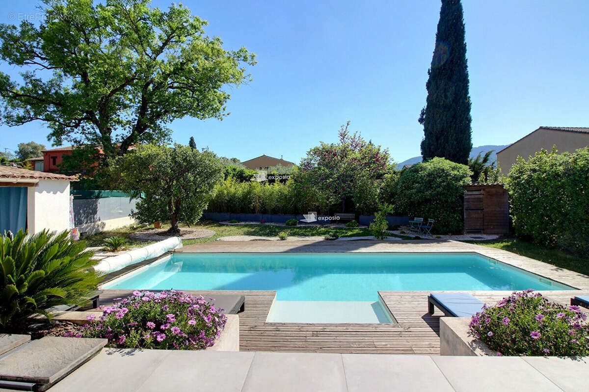 Maison à LA ROQUETTE-SUR-SIAGNE