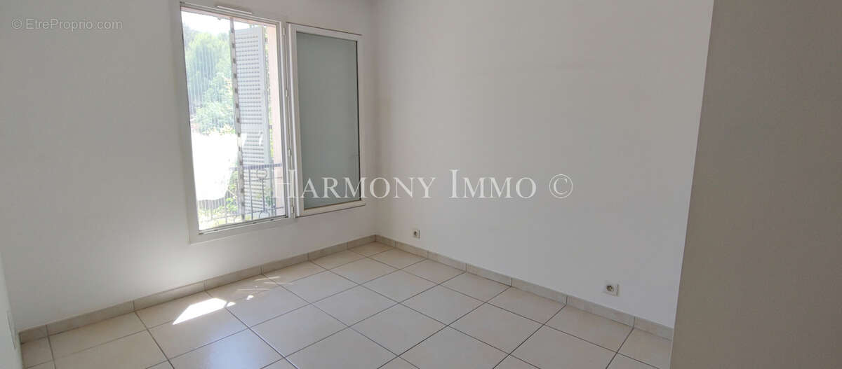 A vendre- A 300m de la plage! Maison T3 plus garage à Sanary-sur-mer 83 110(Var). - photo 4