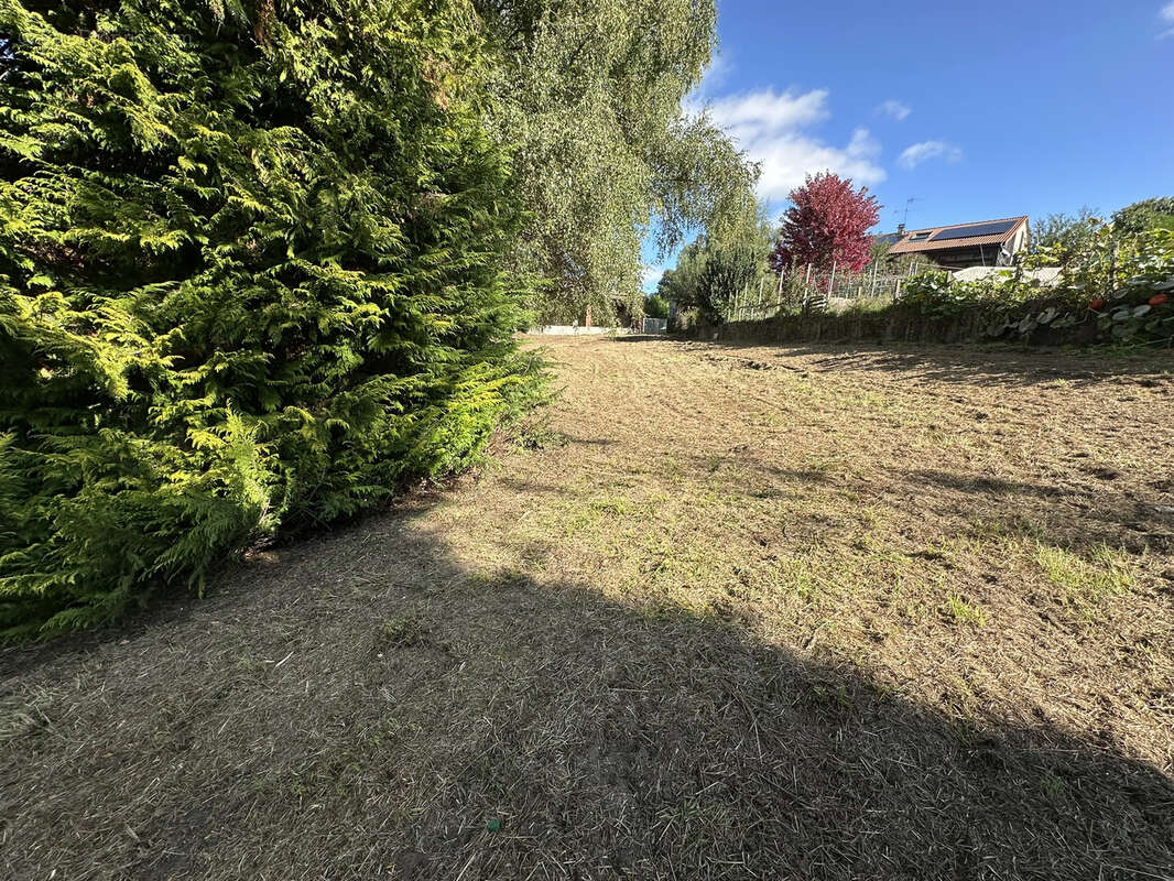 Terrain à SAINT-JUST-MALMONT