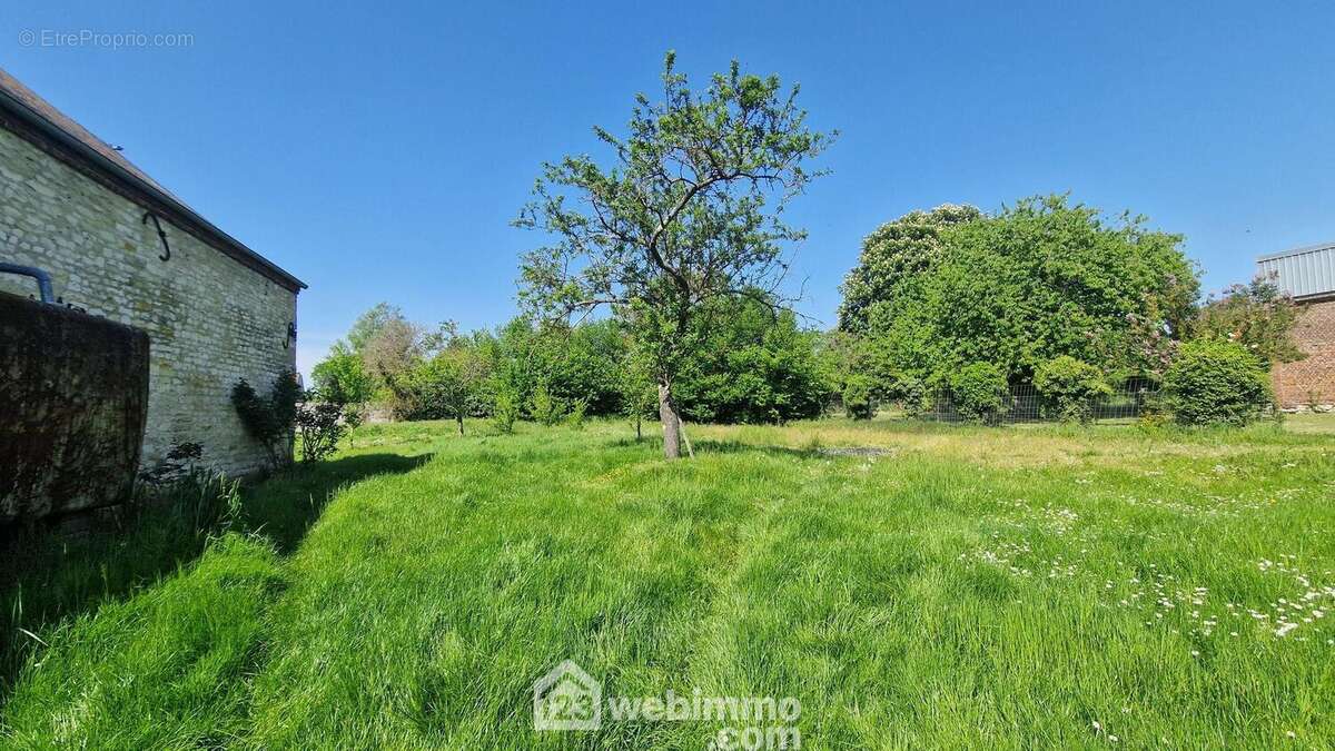 Erigée sur une parcelle de 2176 m²