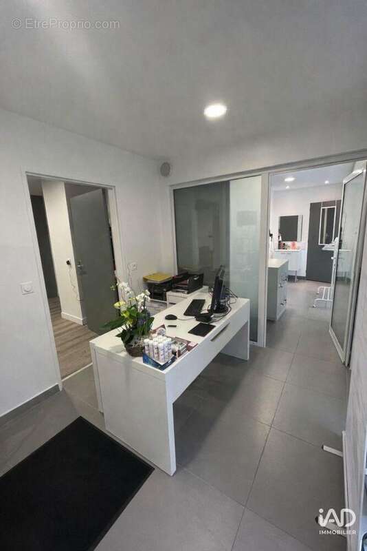 Photo 5 - Commerce à LAMORLAYE