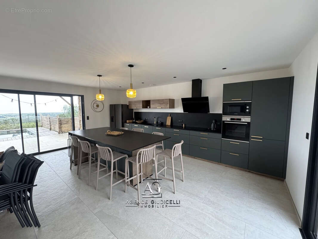 Somptueuse bergerie 4 pièces de 135m2 avec piscine - photo 3