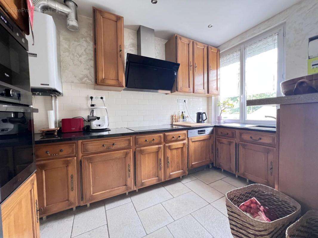 Appartement à LES CLAYES-SOUS-BOIS