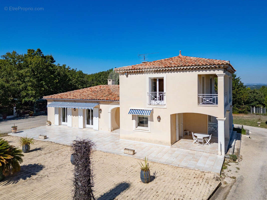 Maison à EYRAGUES