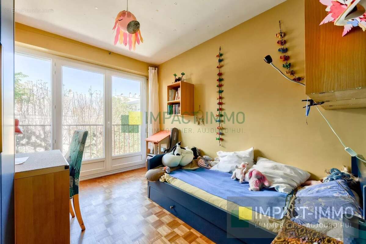 Appartement à COURBEVOIE