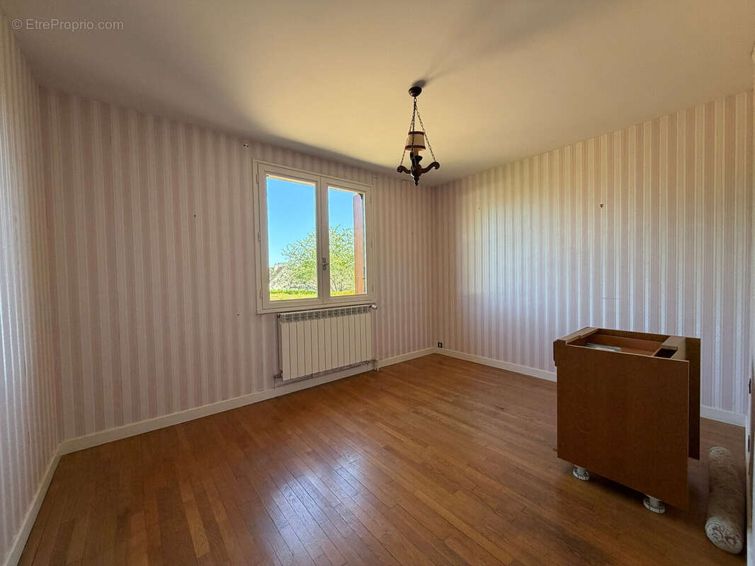 Maison 102 m² à Sainte-Lizaigne  - photo 6