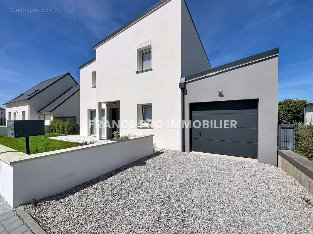 Maison à EQUEURDREVILLE-HAINNEVILLE