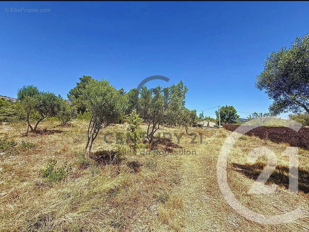 Terrain à OPOUL-PERILLOS