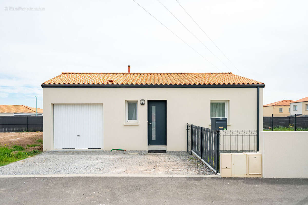 Maison à SAINT-HERBLON