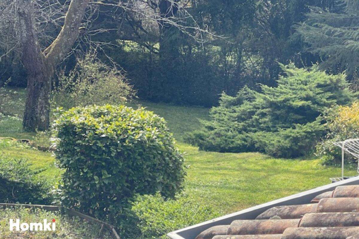 Terrain à CHARBONNIERES-LES-BAINS