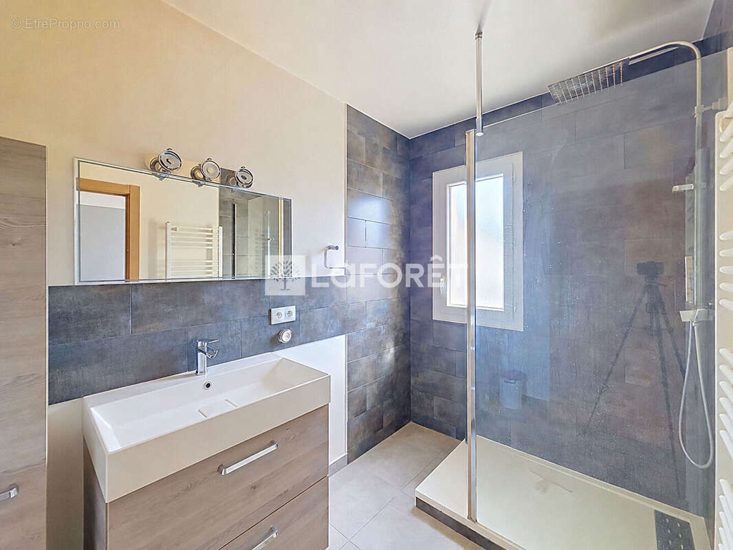 Appartement à LINAS
