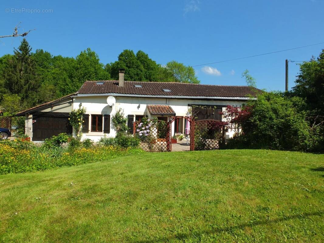 Maison à SAINT-ADJUTORY