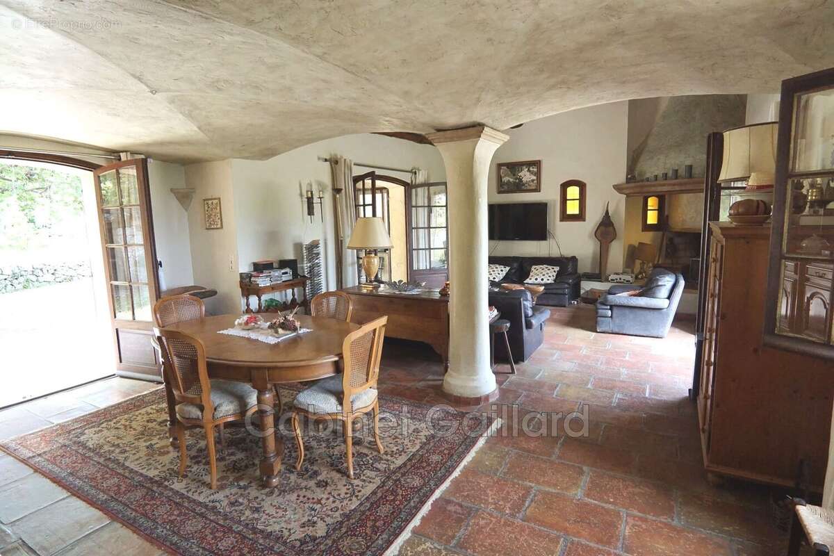 Maison à PEYMEINADE