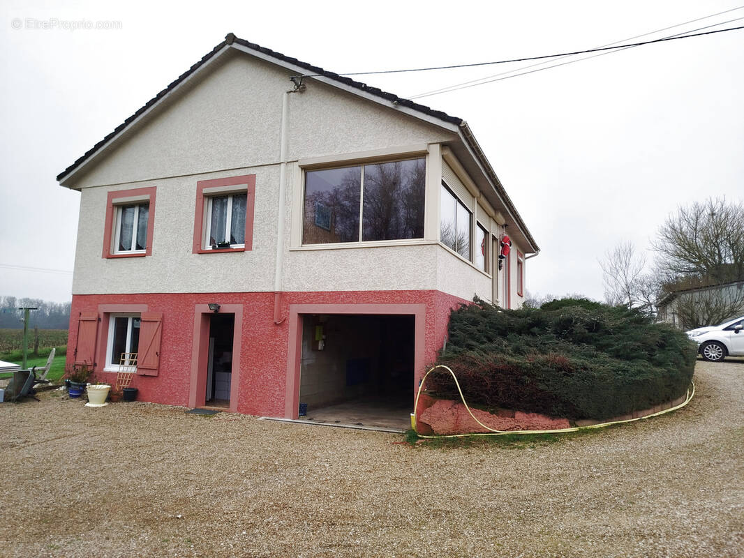 Maison à BRANGES