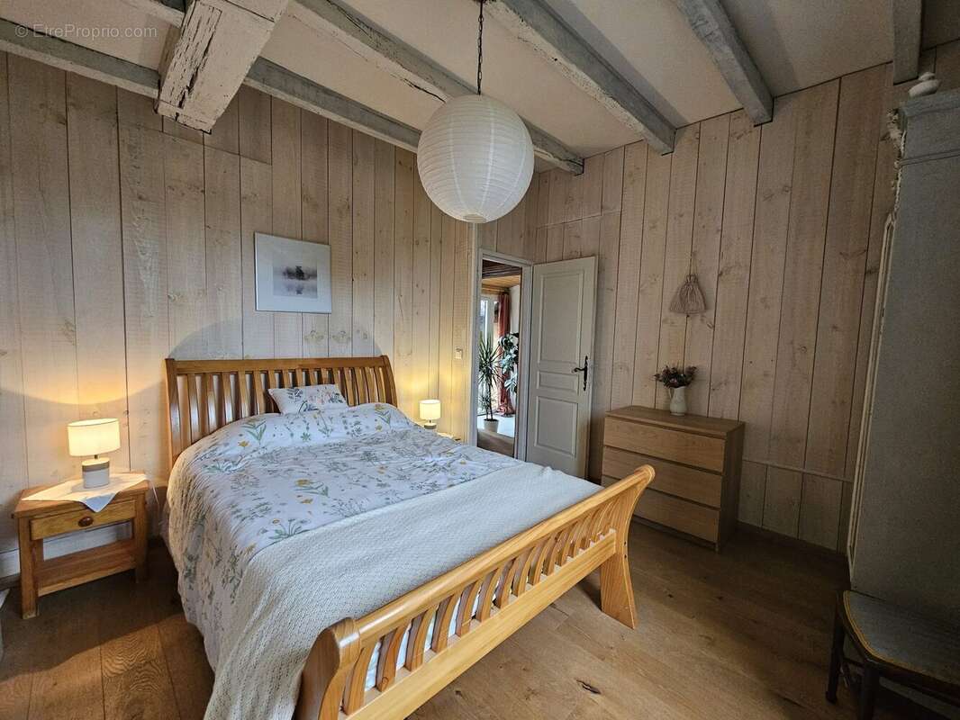 Maison à COURS-DE-PILE