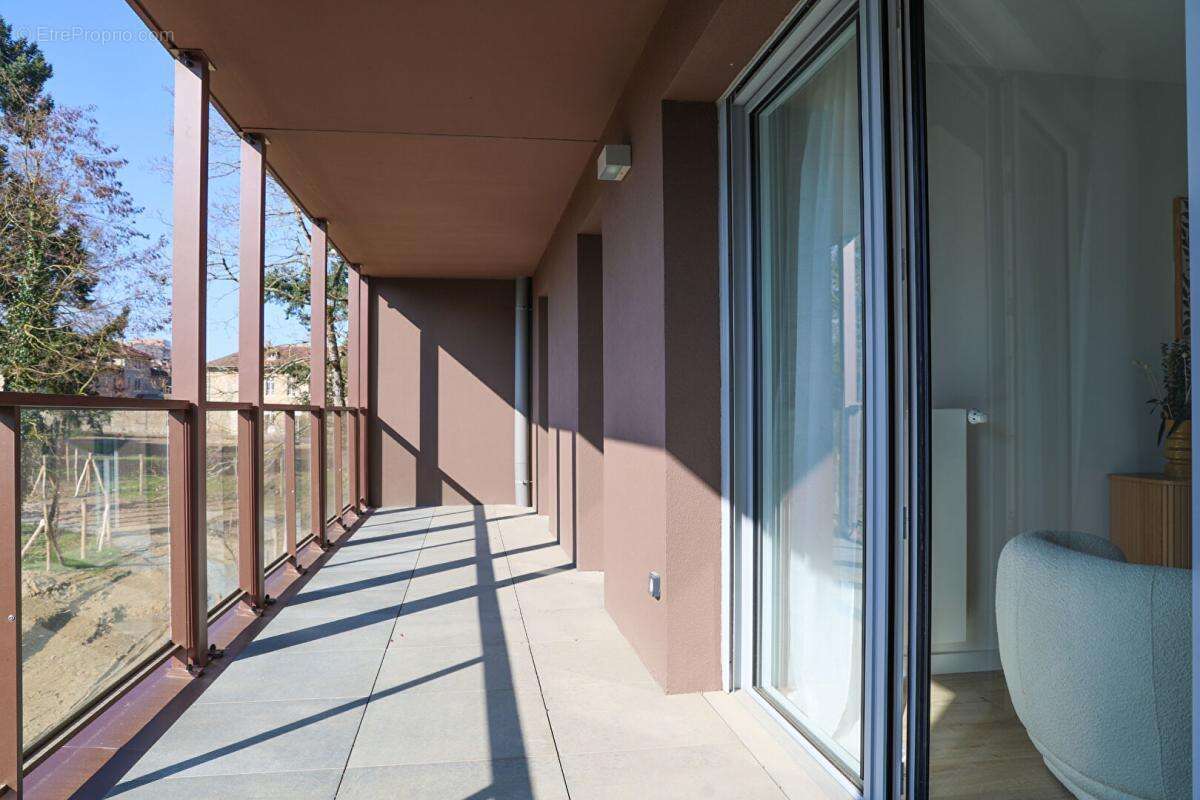Appartement - Rennes - 3 pièces - 58.8 m2 + Parking + Loggia - Quartier Jeanne d'Arc - photo 3