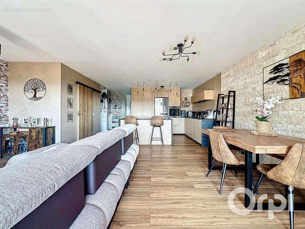 Appartement à CARROS