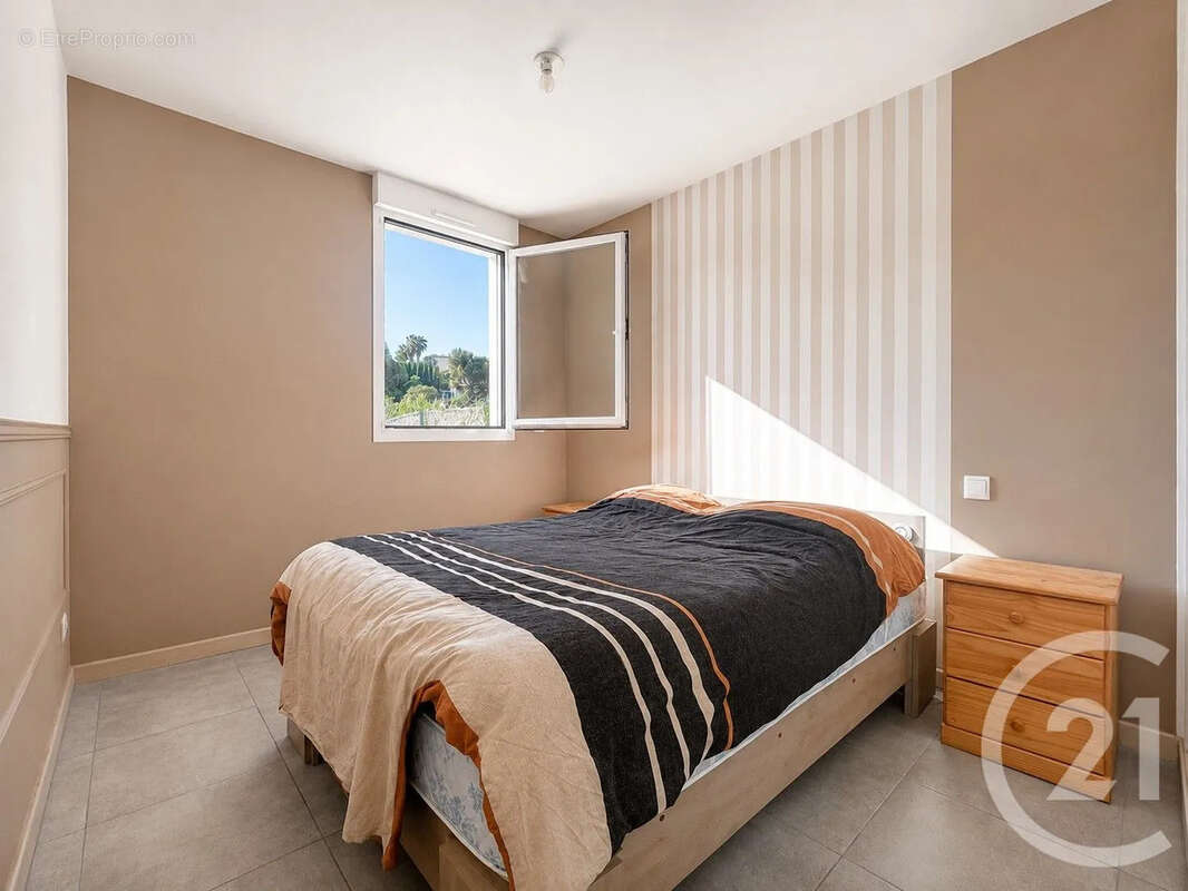 Appartement à SAINT-LAURENT-DU-VAR