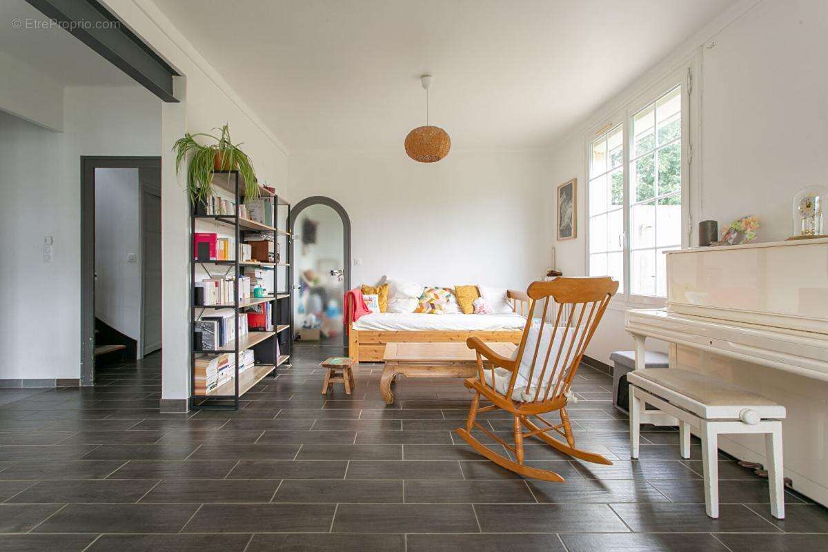 Maison Sèvremoine 5 P . 3 Chs . Bureau . 133.67 M² . T 315 M² . Garage - photo 4