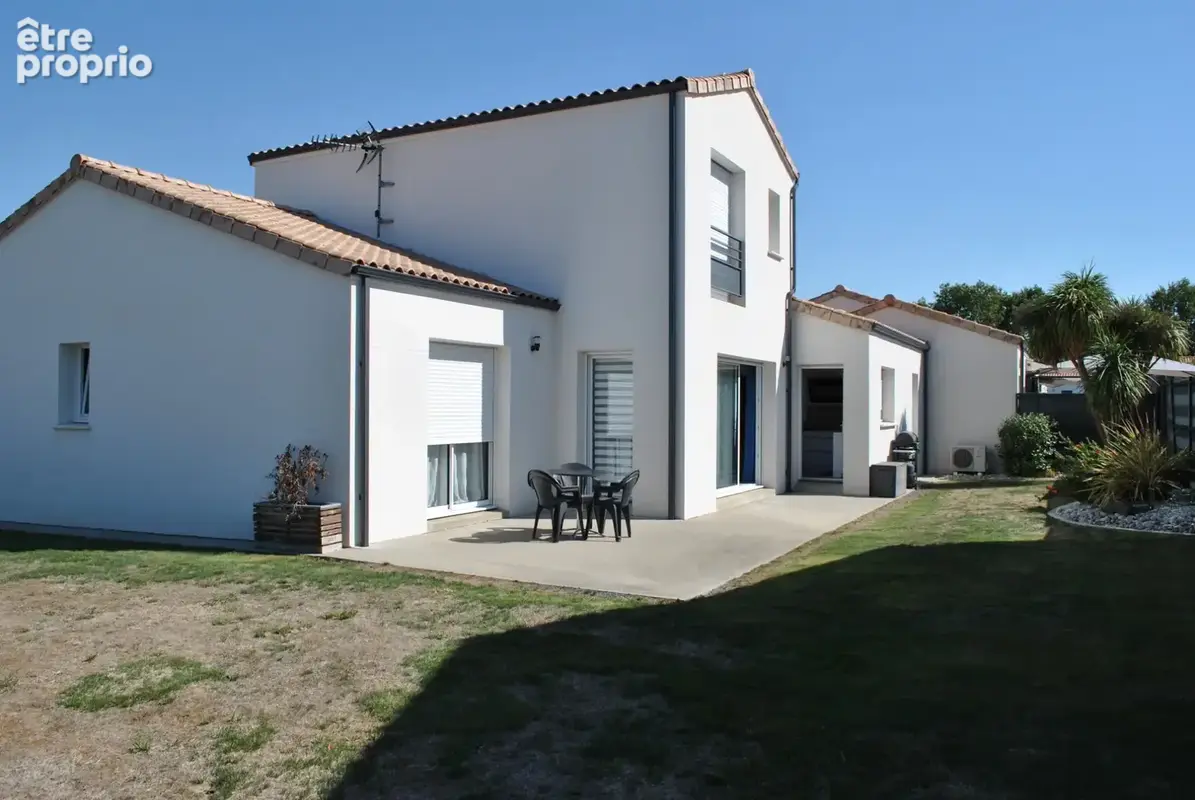 Maison à vendre 7 pièces L'HERBERGEMENT (85) - photo 3