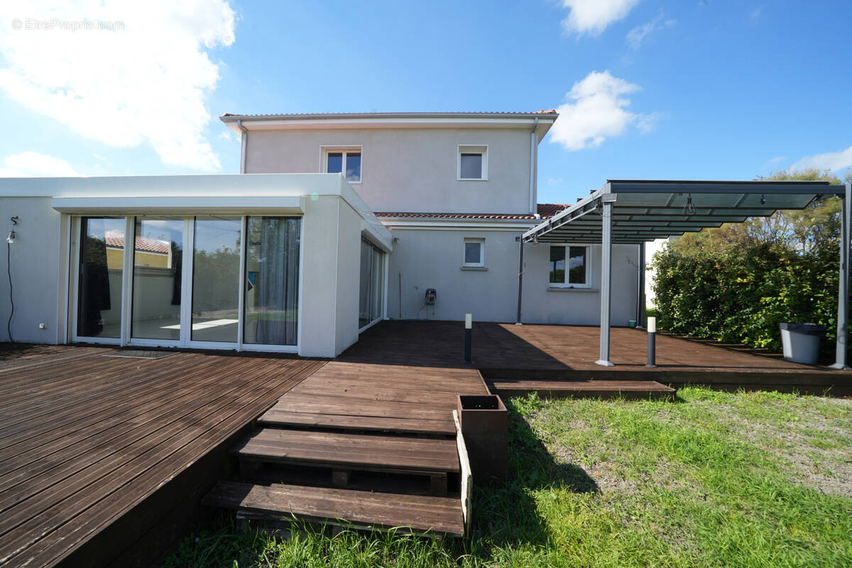 Maison à PESSAT-VILLENEUVE