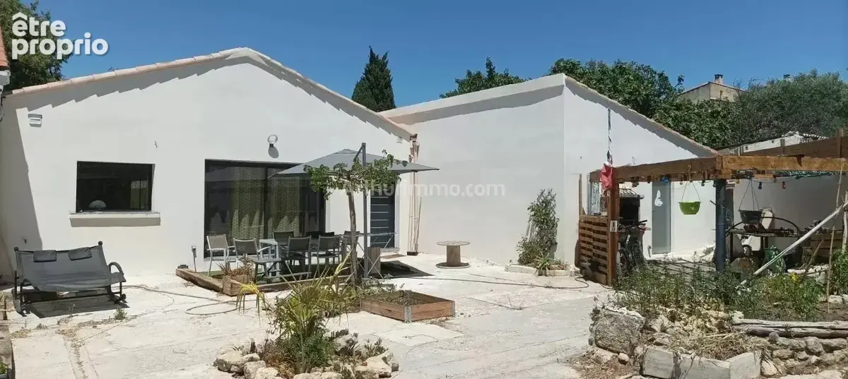 Photo Maison à Saint-Mitre-Les-Remparts au prix de 360 000€